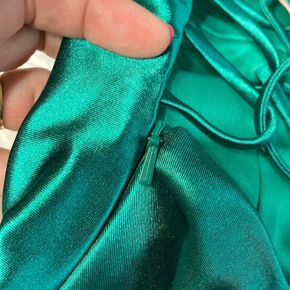 Faviana Glamour formal dress size 6 - Picture 5 of 9